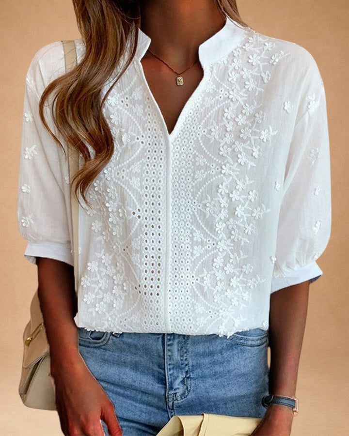 Blusa con detalles de encaje y mangas abullonadas