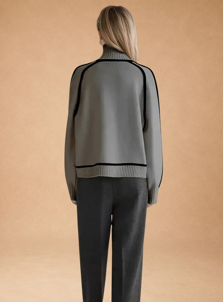 Vasiliki – Elegant ensfarvet sweater med høj krave