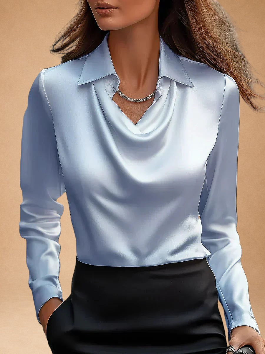 Blusa elegante de satén blanco con escote drapeado