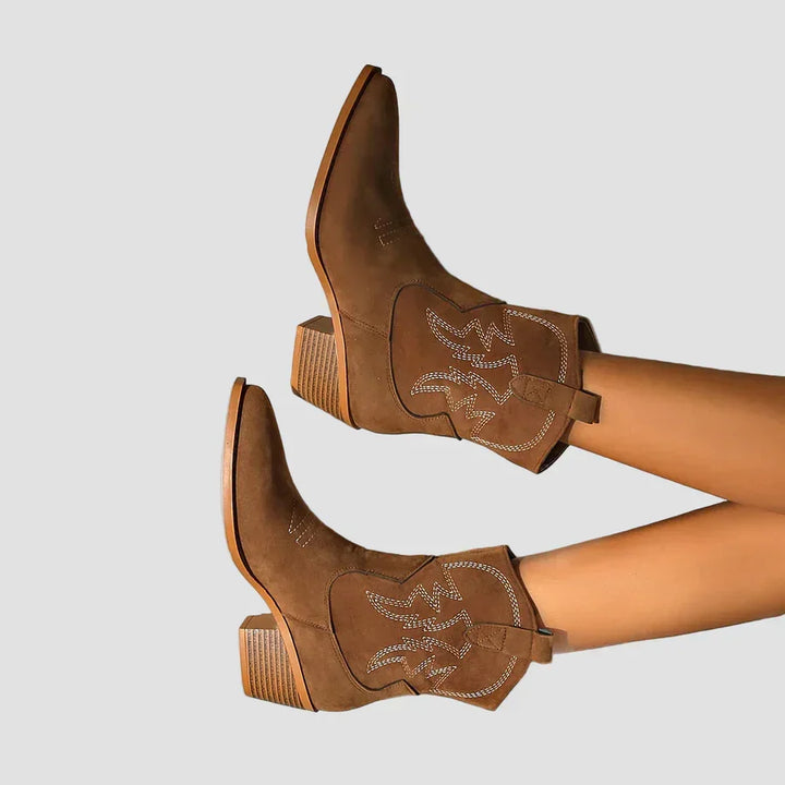 Botines vaqueros bordados con estilo