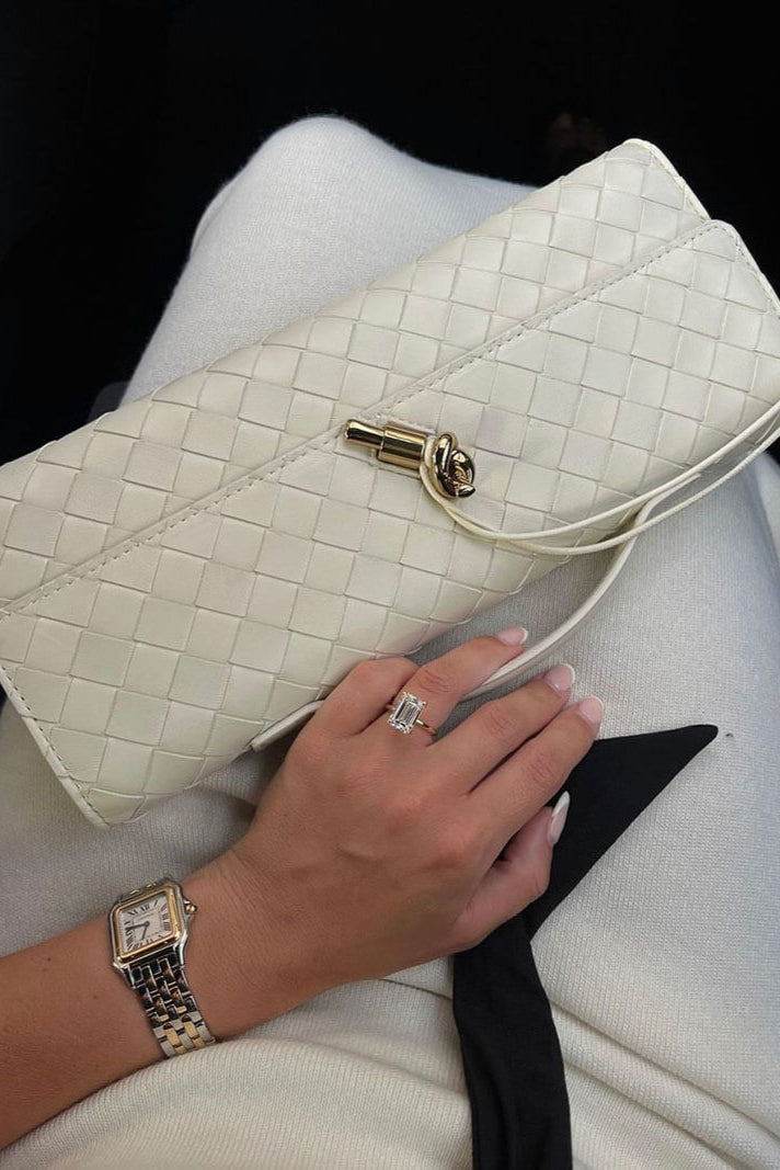 Bolso de mano Melanie con detalle de nudo dorado